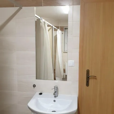 Hostel Narcyza Putza 24 *