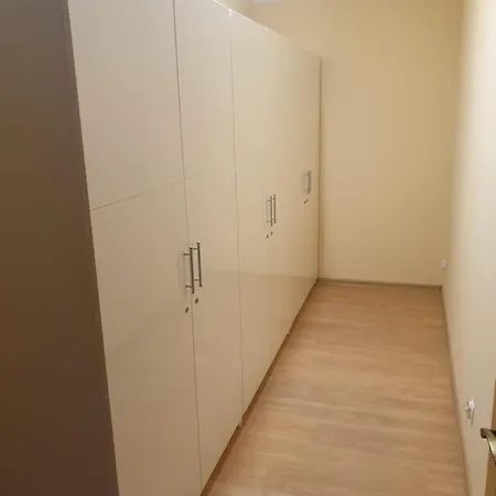 Narcyza Putza 24 Hostel *